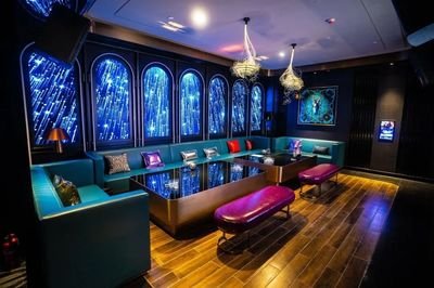 成都夜场招聘：本想白头偕老，没想到秃如其来。