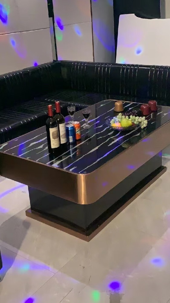 成都夜场招聘：你的眼睛会发光不适合悲伤未来的路还很长你要挺直胸膛。