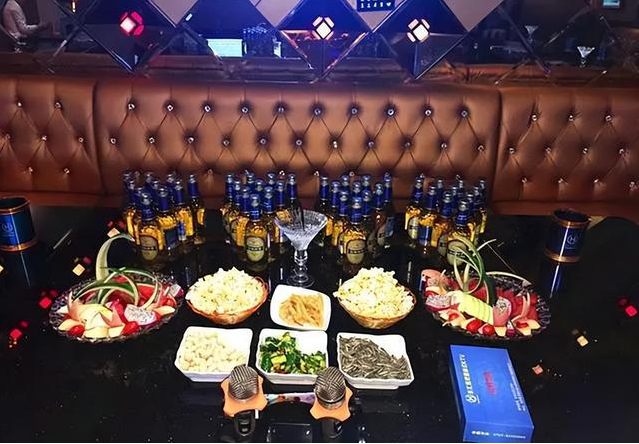 成都夜场直招：酒吧陪酒女一般会跟人出去吗